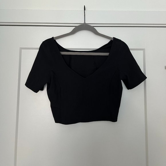 Lululemon black cropped athletic tee - Picture 1 of 2